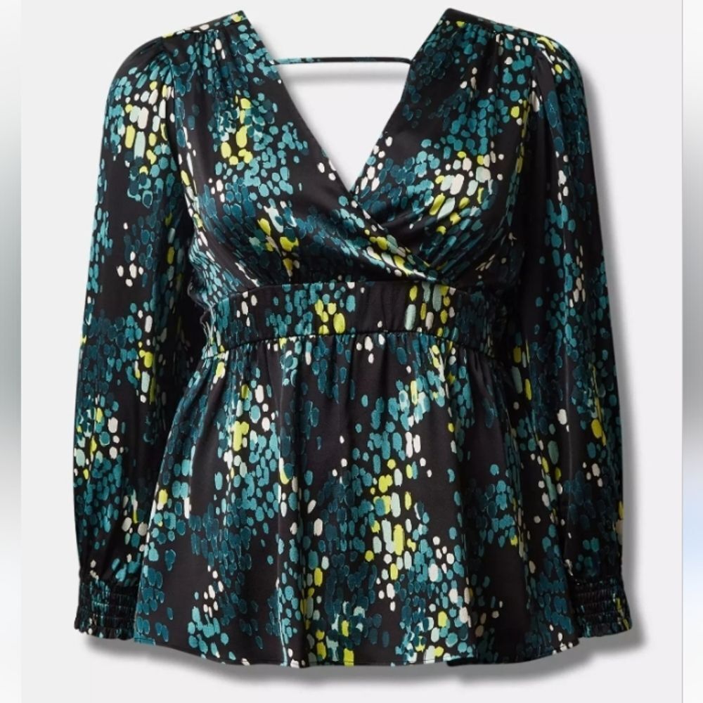 Torrid Satin Surplice Tie Cut Out Back Blouse Long Sleeve Size 2X Black Green